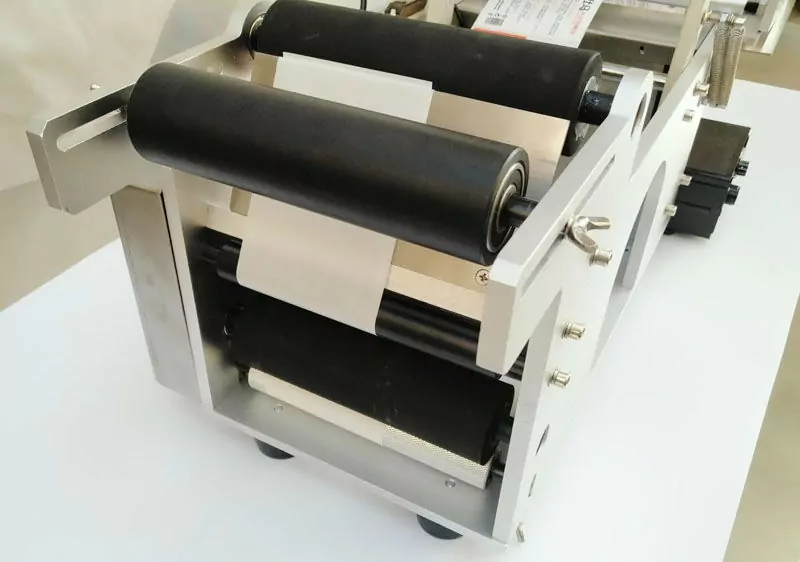 Этикетировочная машина с датером фото 4