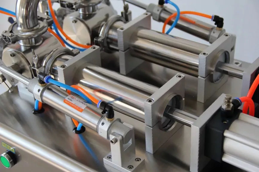 Поршневой дозатор с баком на 2 сопла фото 8