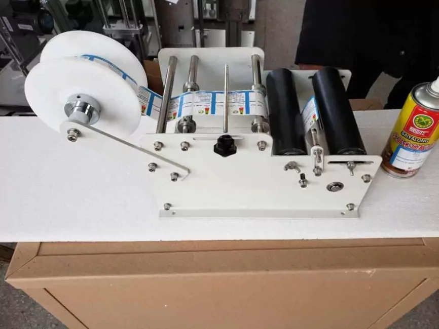 машина наклейки этикетки