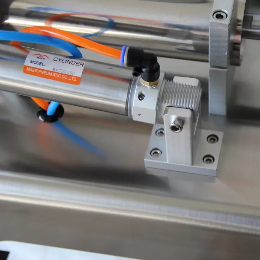 Поршневой дозатор с баком на 2 сопла фото 6