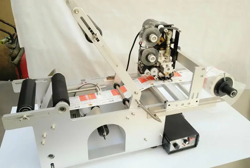 Этикетировочная машина с датером фото 5