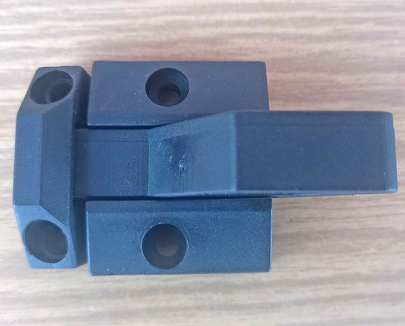 Защёлка-замок пластиковая самозахлопывающая фото 4