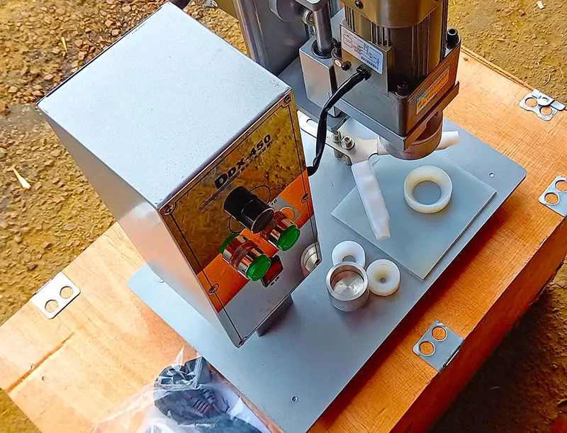 Укупорочный полуавтомат фото 3