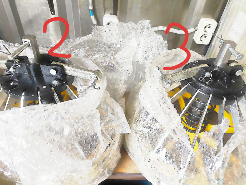 Укупорщик железных вёдер крышкой "корона"